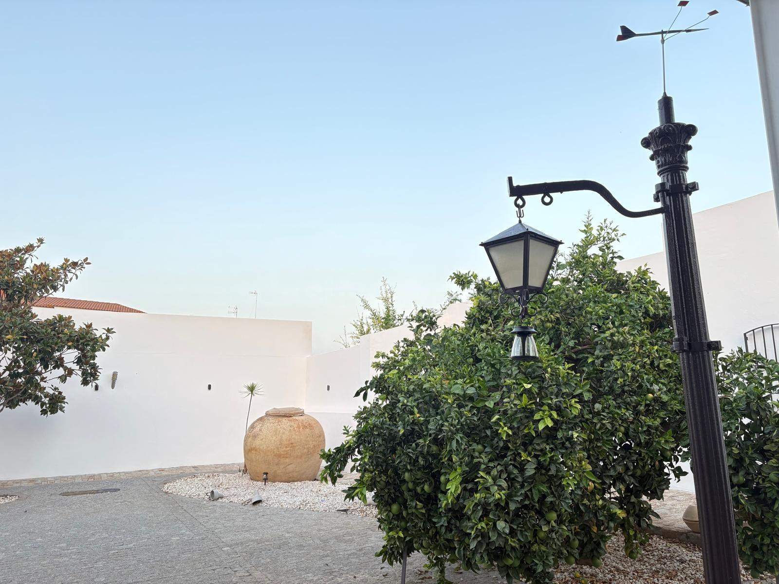 GRAN CASA JUNTO AL CENTRO DE BOLLULLOS DEL CONDADO, HUELVA,  - foto 2