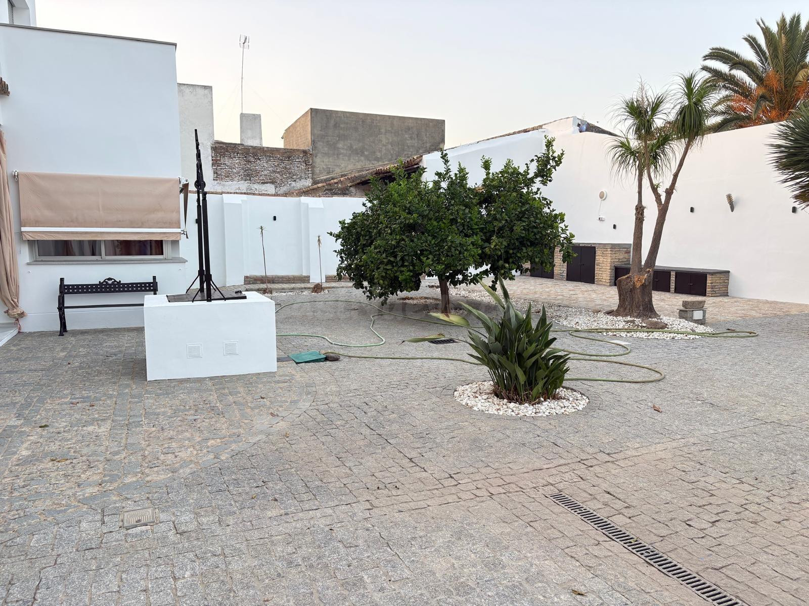 GRAN CASA JUNTO AL CENTRO DE BOLLULLOS DEL CONDADO, HUELVA,  - foto 4