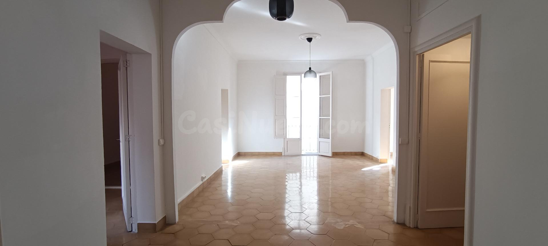 SE ALQUILA VIVIENDA  CON HISTORIA, LUZ Y CARÁCTER EN EL CORAZÓN DE PALMA