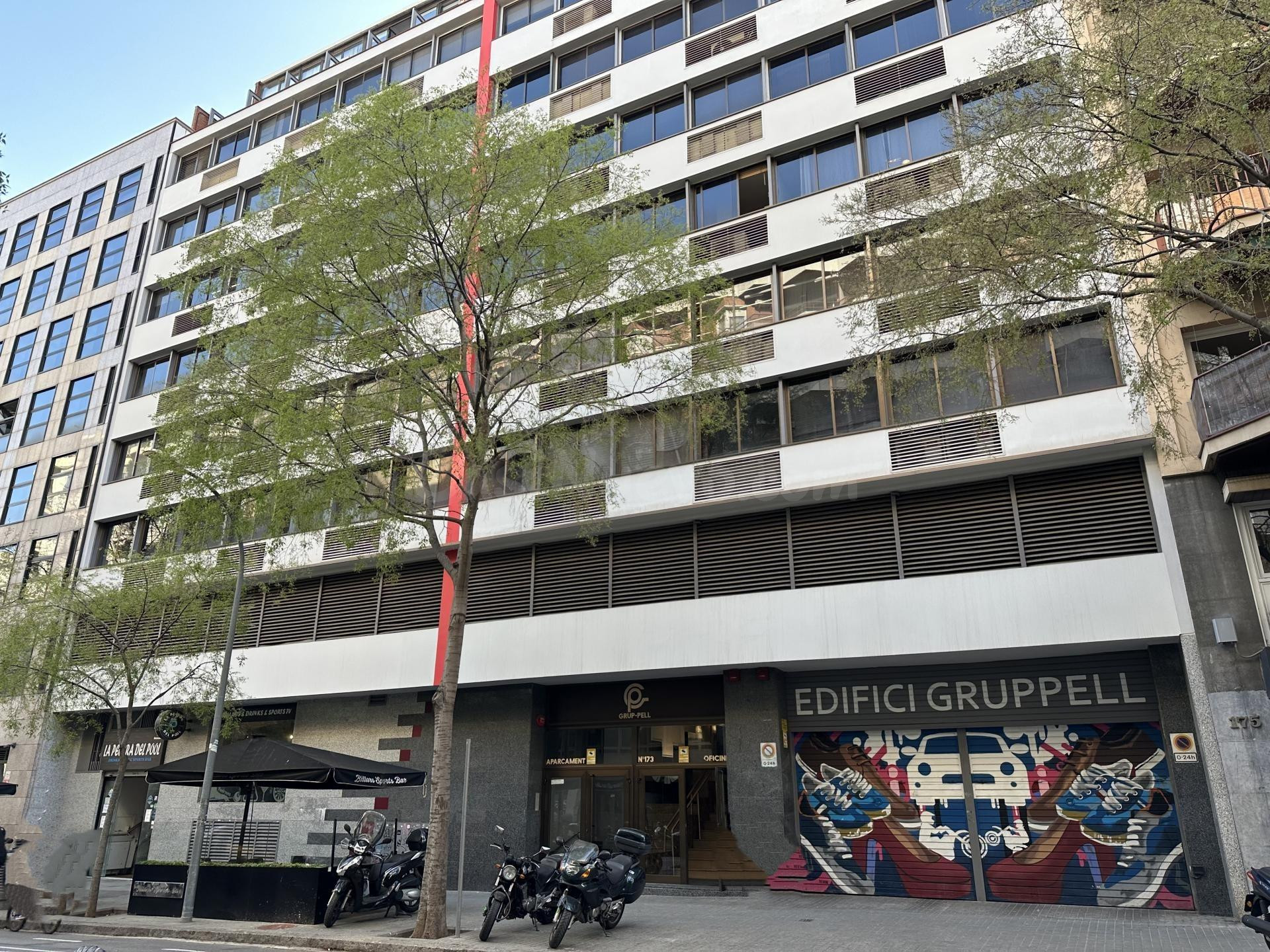🏢 Oficina luminosa en el corazón de Barcelona - Calle Calabr
