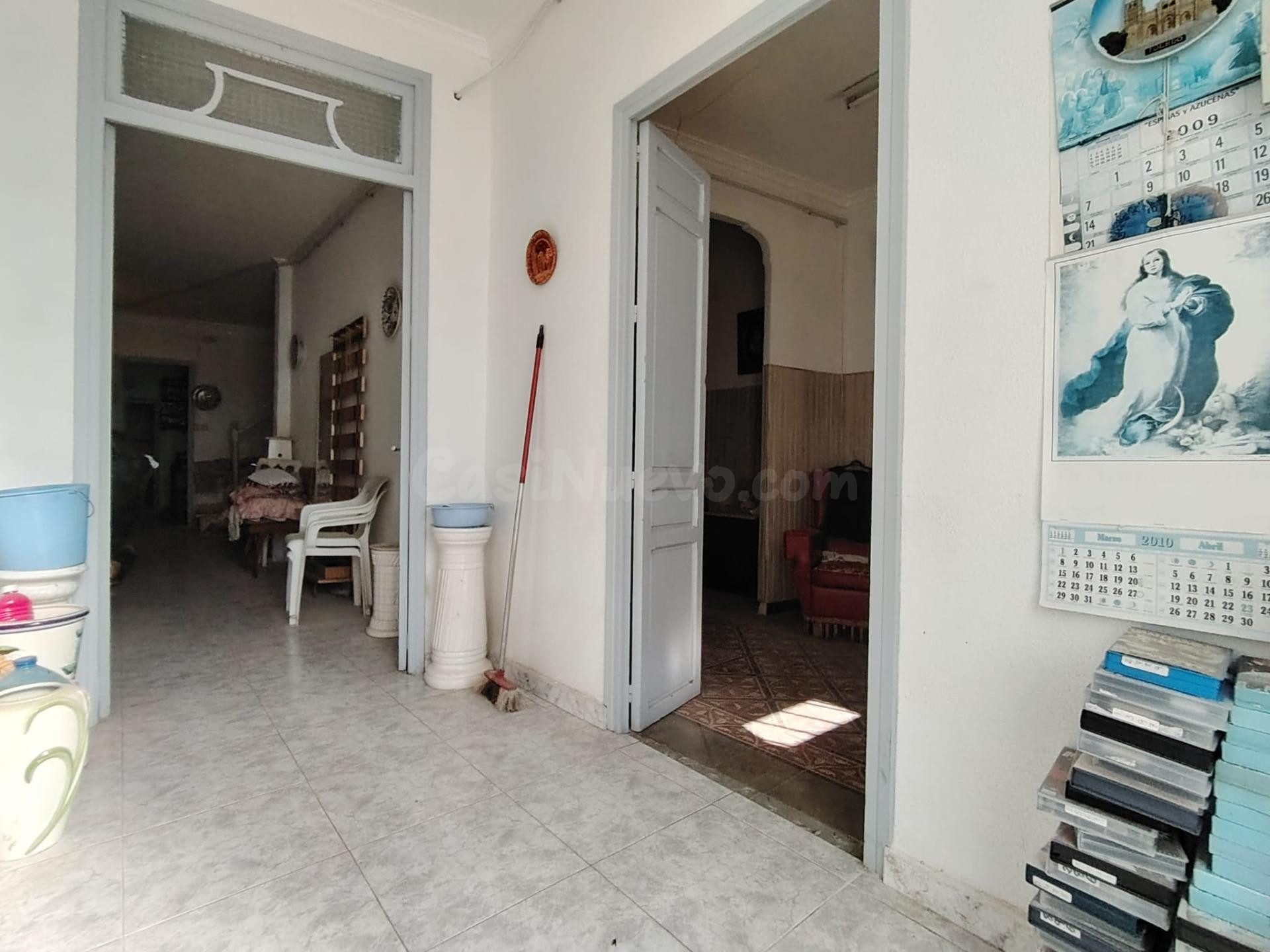 GRAN CASA EN LA ROMANA PARA REFORMAR