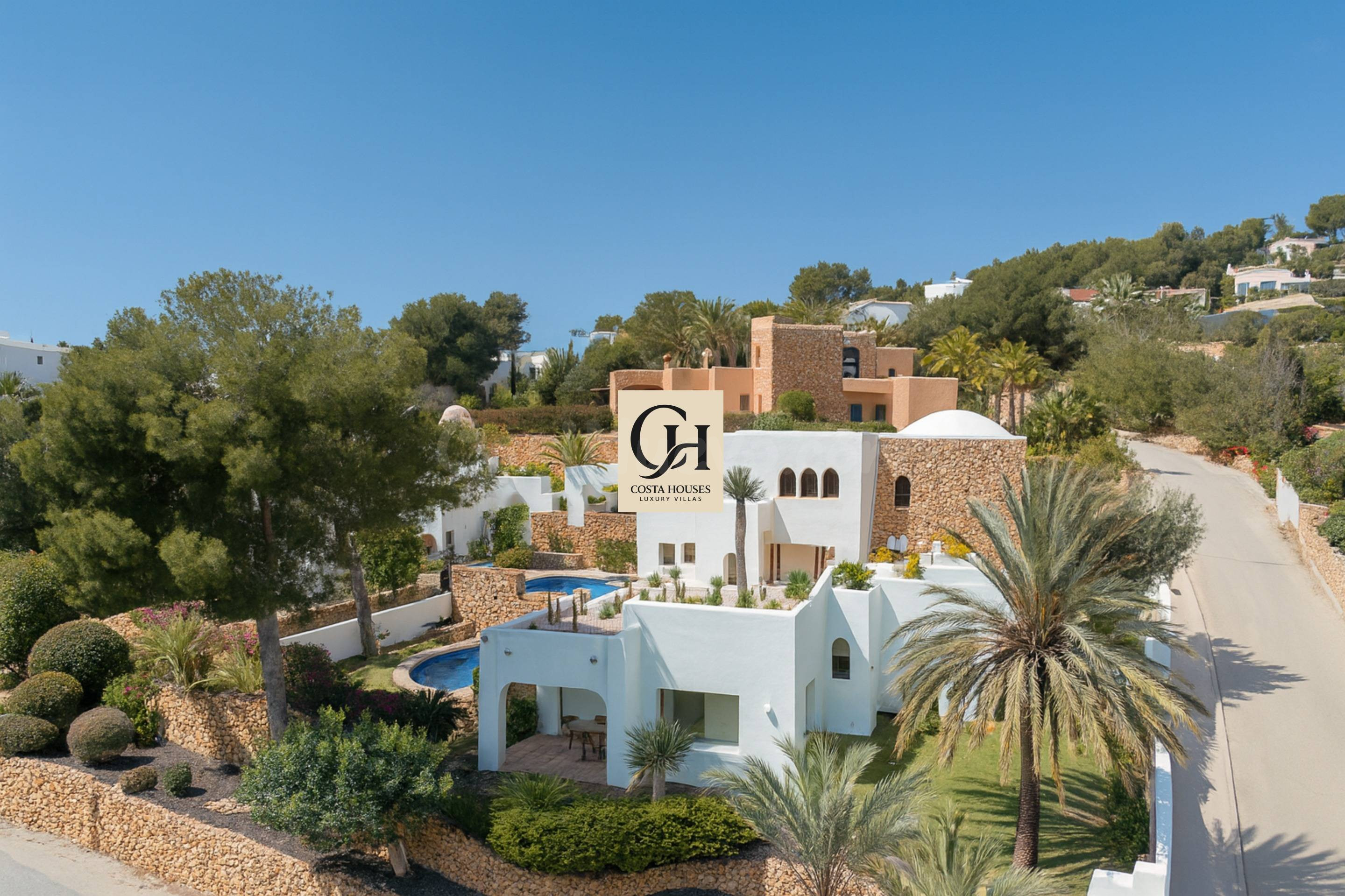 VILLA FEZ · ESTILO IBIZA CON VISTAS AL MAR EN VENTA EN EL PORTET · MORAIRA, ALICANTE