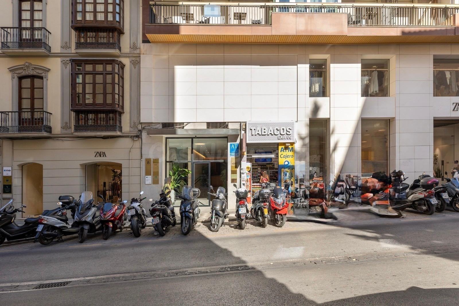 Traspaso estanco con licencia oficial – en Calle Recogidas (Granada).