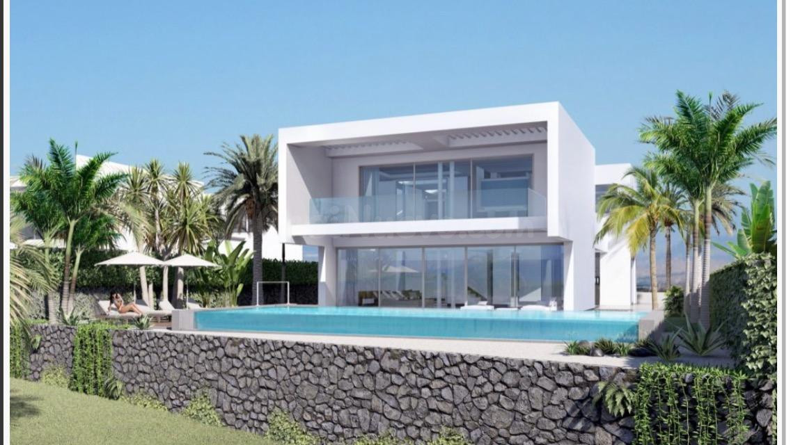 Villa moderna en el campo de golf con vistas al mar