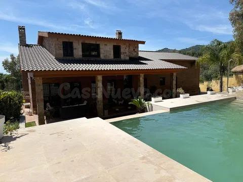 Exclusivo chalet en terreno urbano de 1.500 m2 con piscina y - foto 3