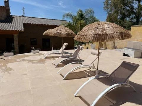 Exclusivo chalet en terreno urbano de 1.500 m2 con piscina y - foto 5