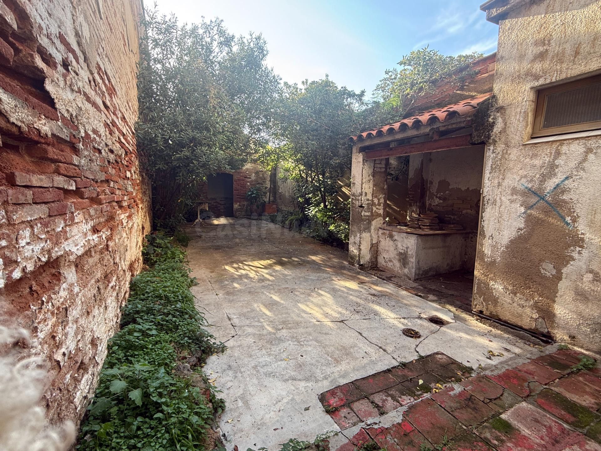 CASA EN EL CENTRO DE SABADELL PARA REFORMAR - foto 2