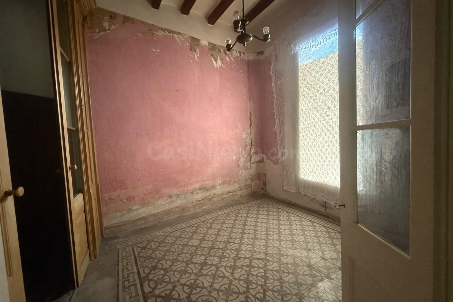 CASA EN EL CENTRO DE SABADELL PARA REFORMAR - foto 5