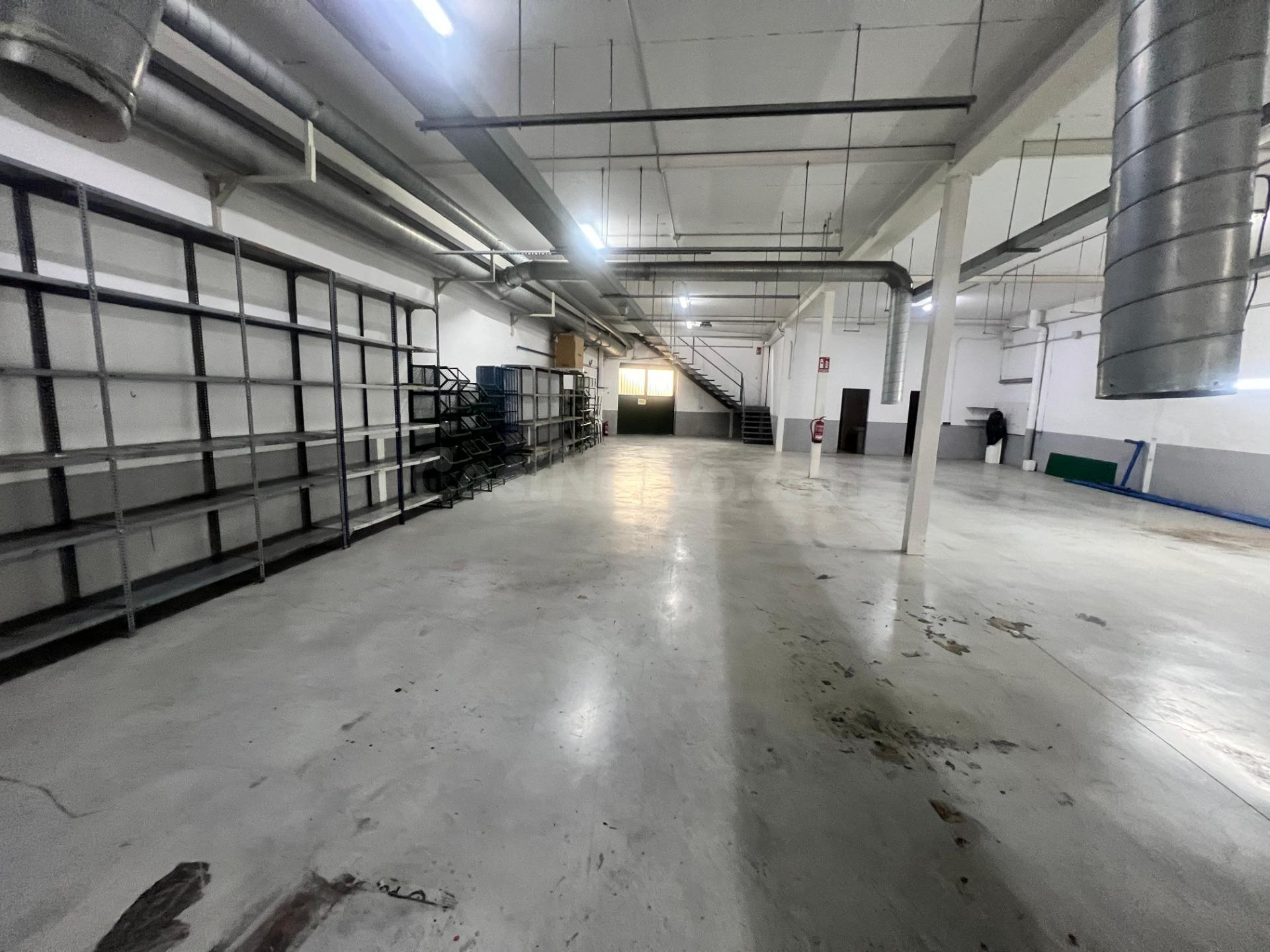 VENTA DE NAVE EN POLIGONO INDUSTRIAL. TOTALMENTE EQUIPADA, C - foto 2
