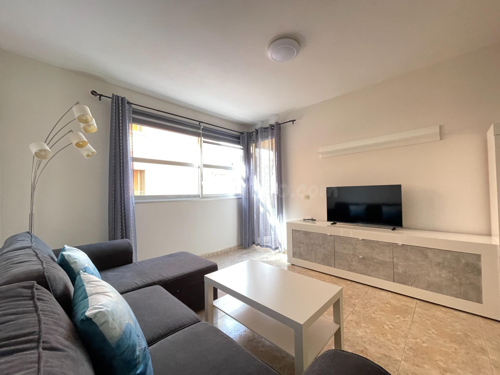 Apartamento amueblado en alquiler por corta estancia en El Médano – gastos incluidos, a dos minutos a pie de la playa - foto 4