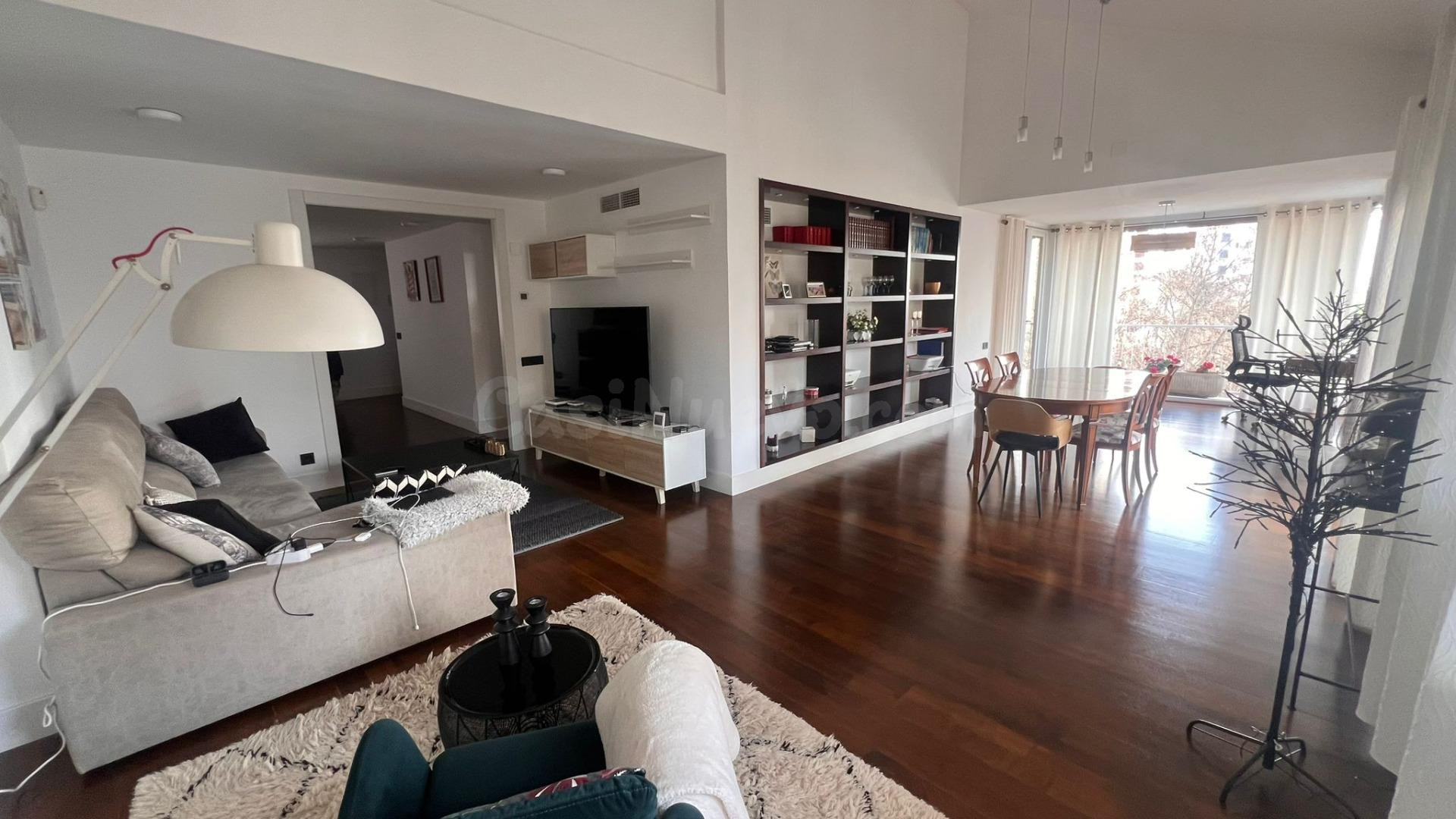Exclusivo ático en alquiler de larga estancia en el corazón de Benidorm
