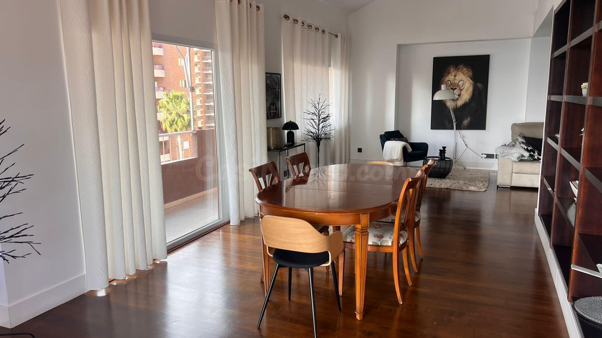 Exclusivo ático en alquiler de larga estancia en el corazón  - foto 4