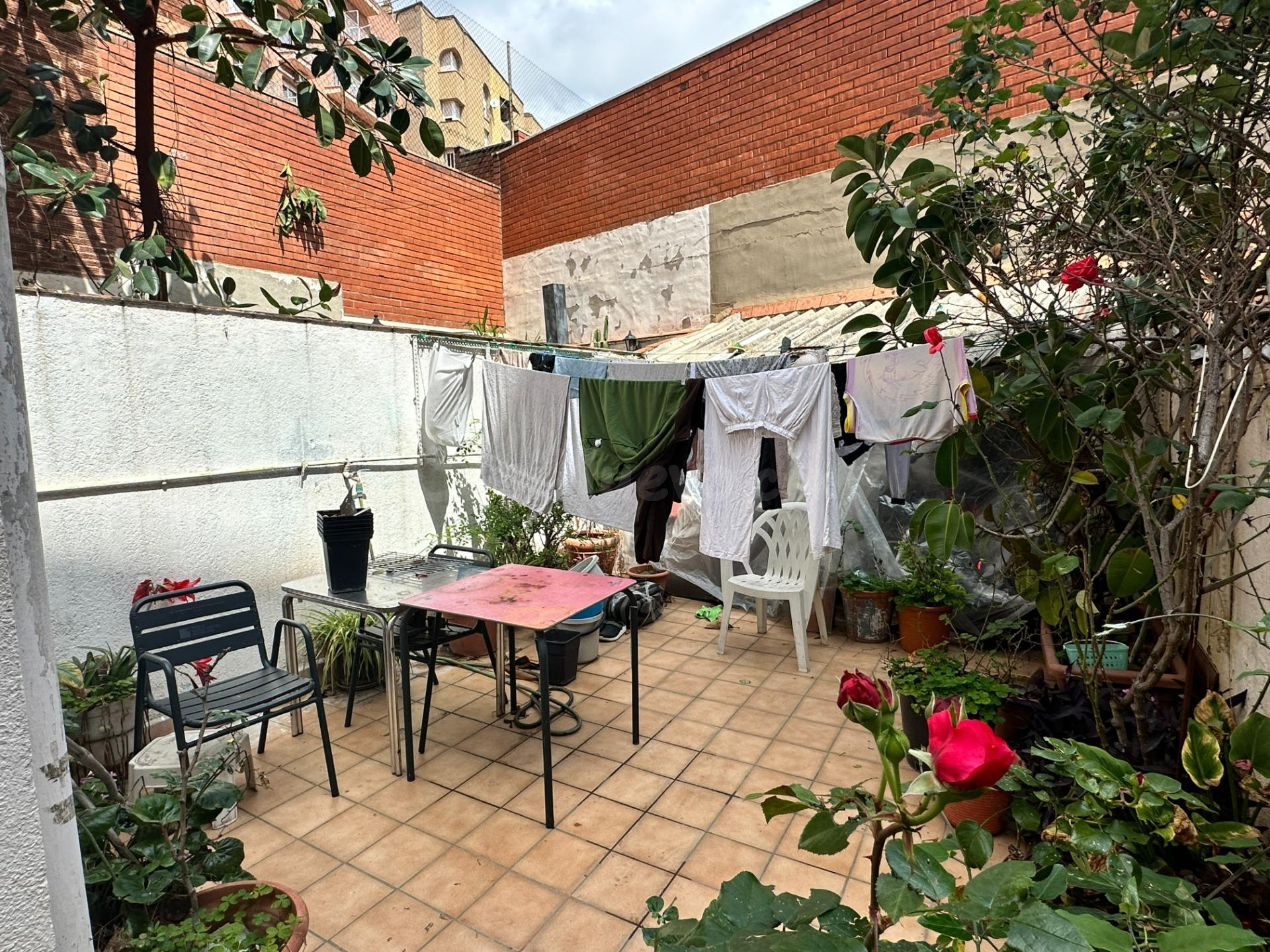¡¡¡FANTÁSTICA CASA EN CENTRO DE SABADELL PARA REHABILITAR A 