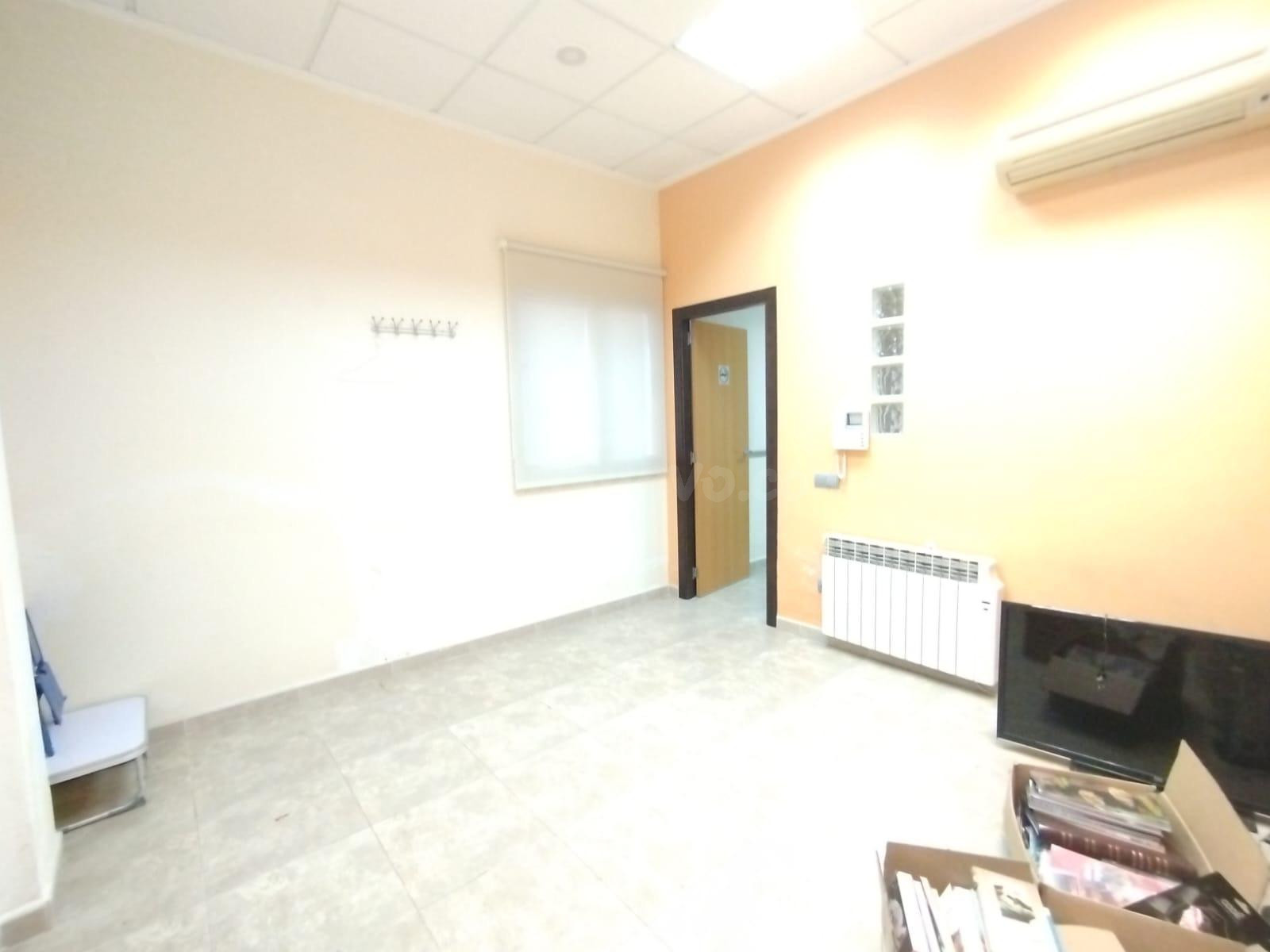 Local Comercial en Villalonga - Amplio, Versátil y con Excelente Ubicación