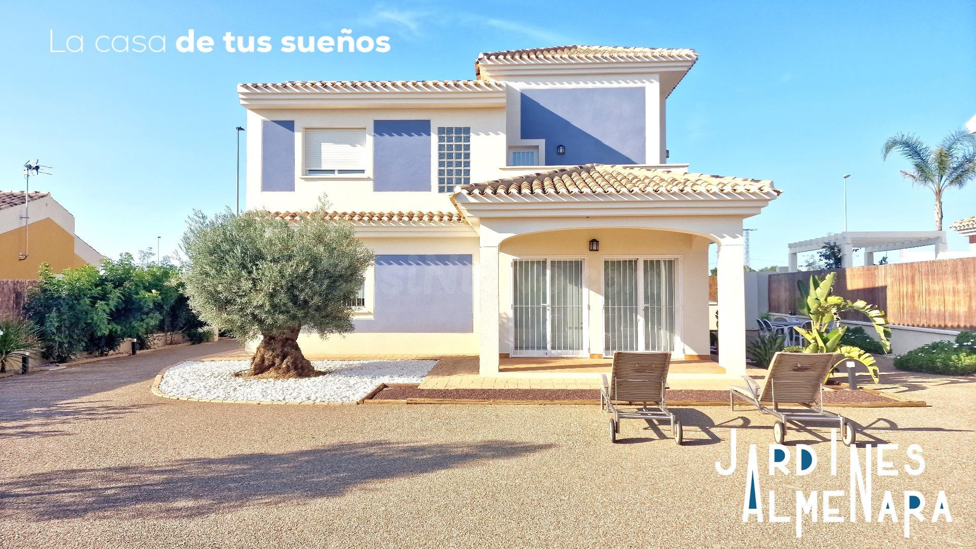 Chalet de 3 dormitorios con terraza en Purias