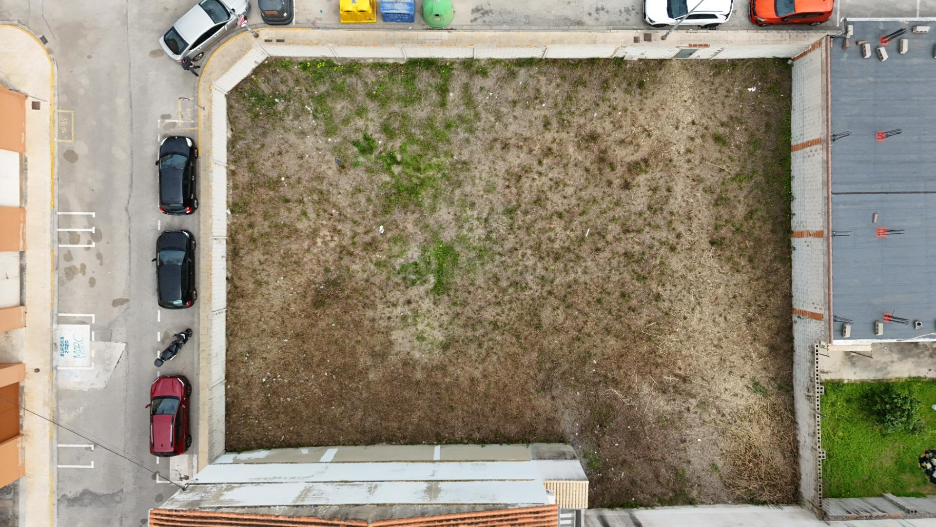 Oportunidad única de inversión – Terreno urbano en esquina de 700 m2 en el corazón de Palma de Gandi
