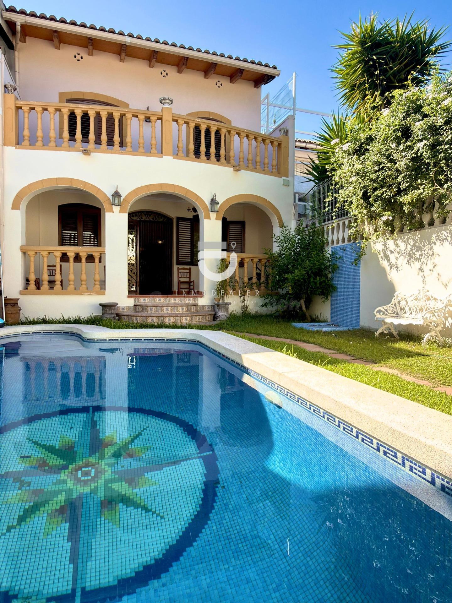 CASA EN oLIVA