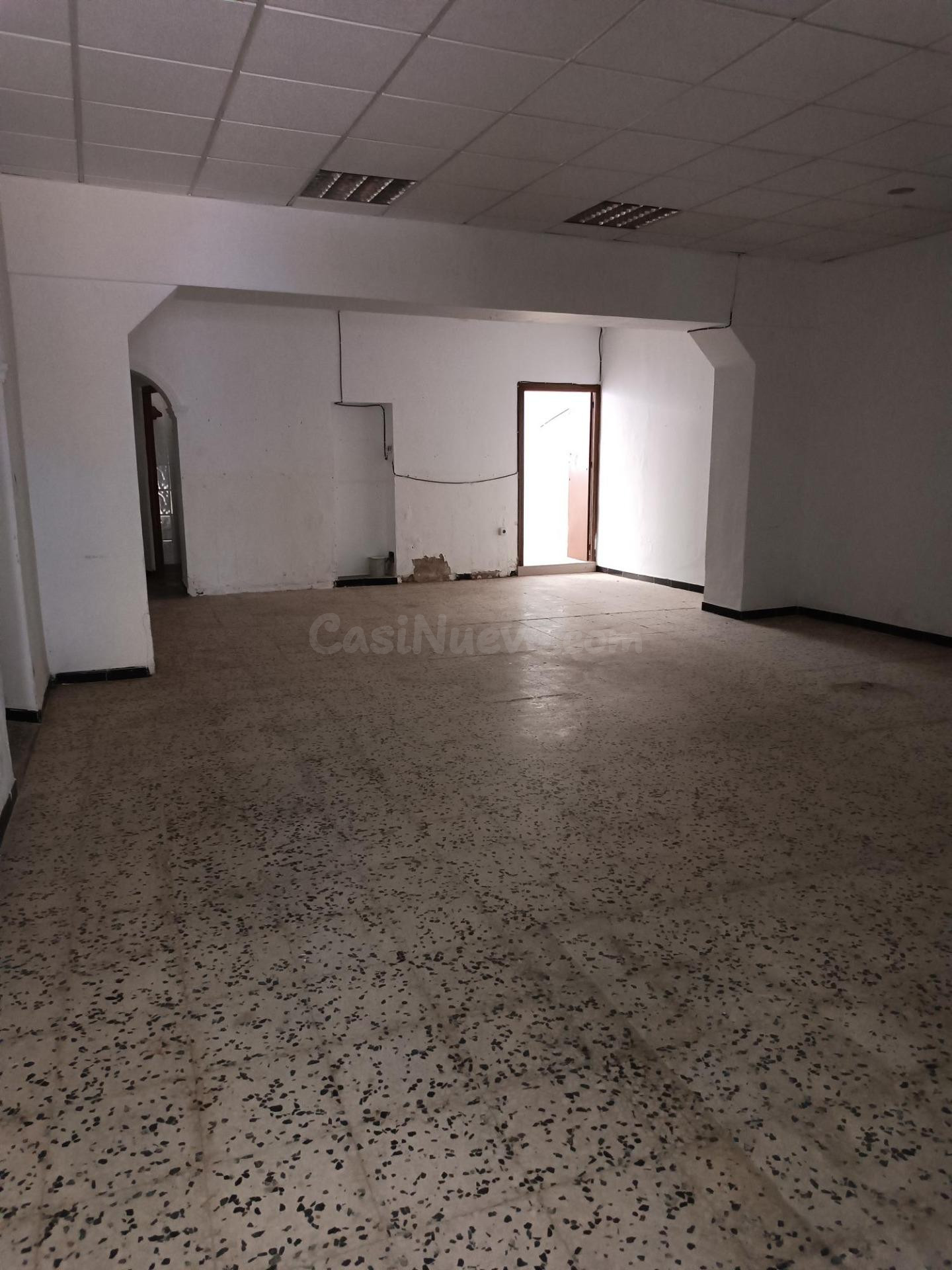 SE VENDE CASA DE CAMPO CON TERRENO Y GRAN PISCINA PARA DISFR