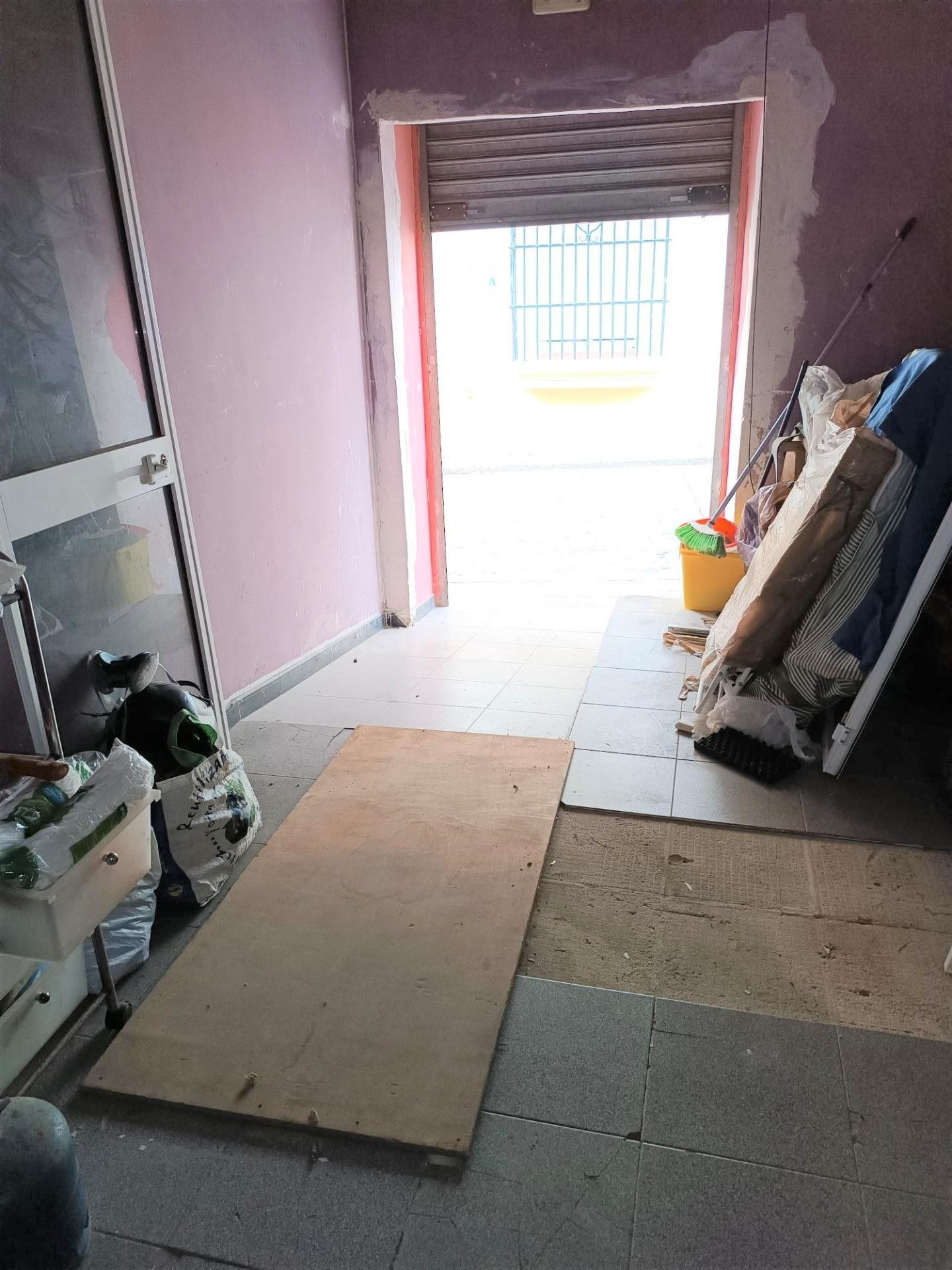 SE VENDE CASA DE CAMPO CON TERRENO Y GRAN PISCINA PARA DISFR - foto 5