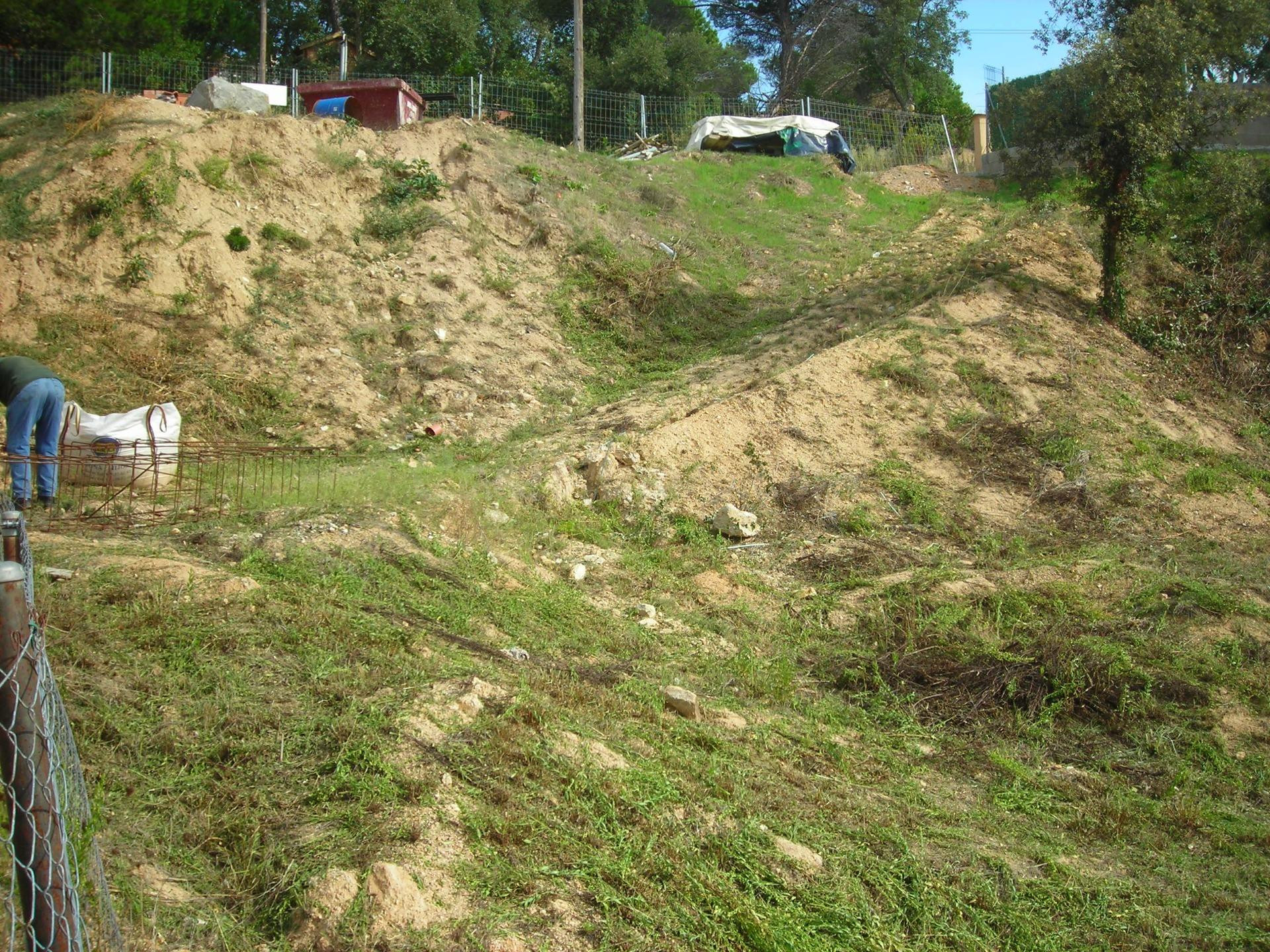 Parcela urbanizable en Aiguaviva Parc - foto 2