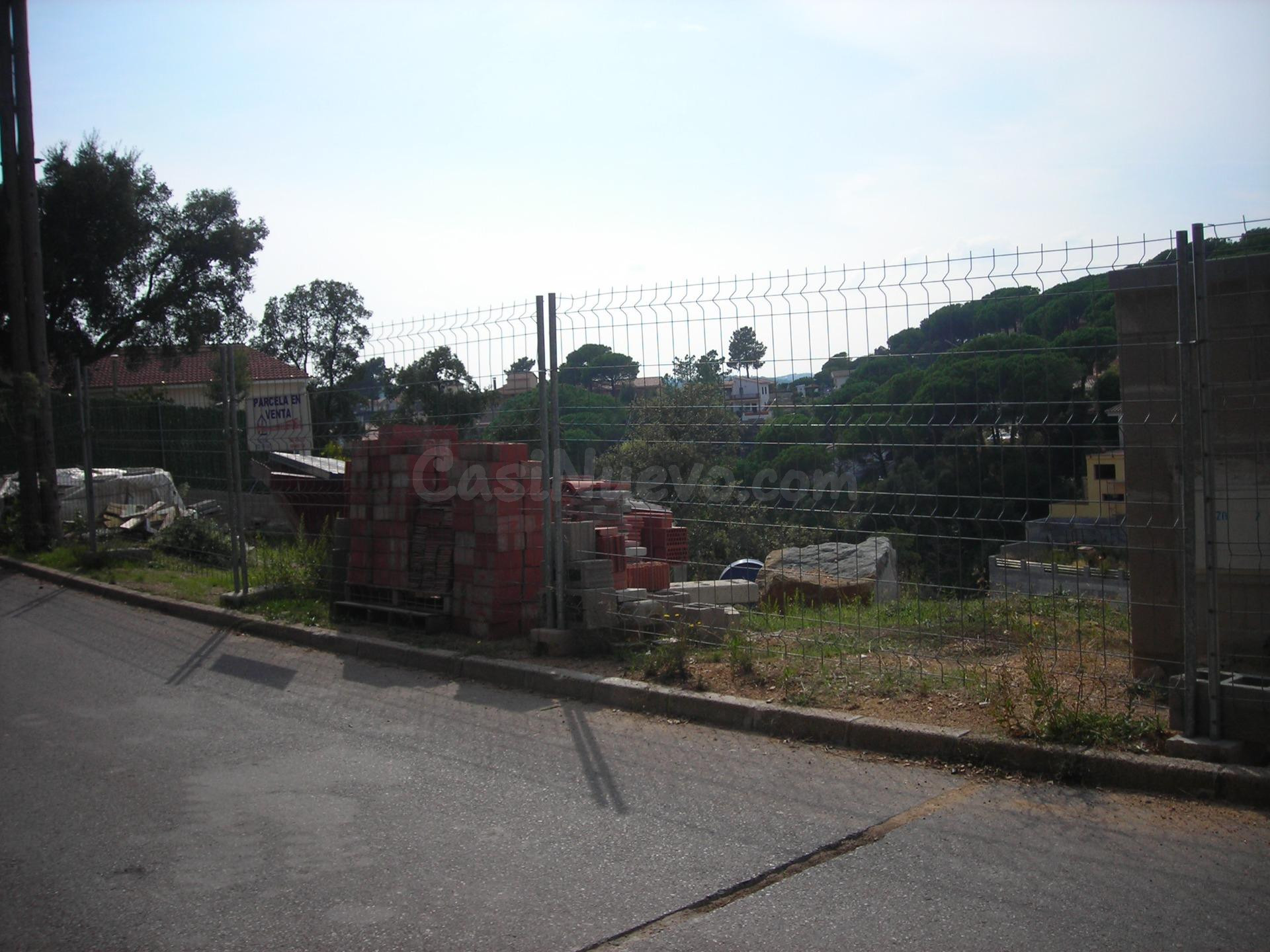 Parcela urbanizable en Aiguaviva Parc - foto 5