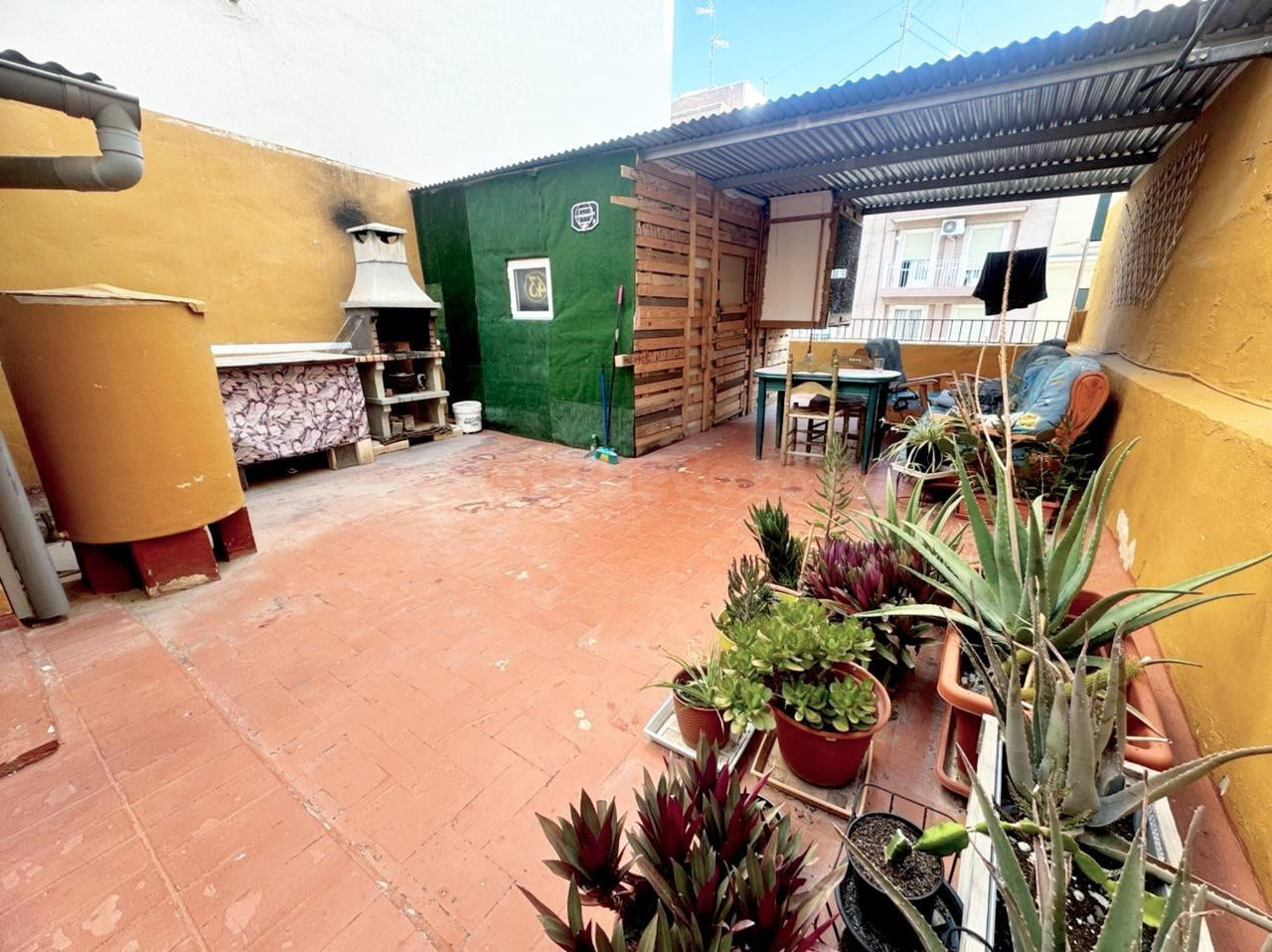 CASA DE 2 PLANTAS PARA VIVIR O NEGOCIO DE ALQUILER POR habitaciones