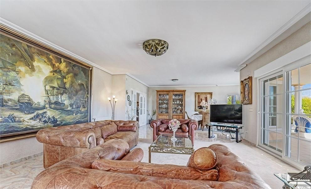 SE ALQUILA UNA VILLA EN ALTEA - foto 4