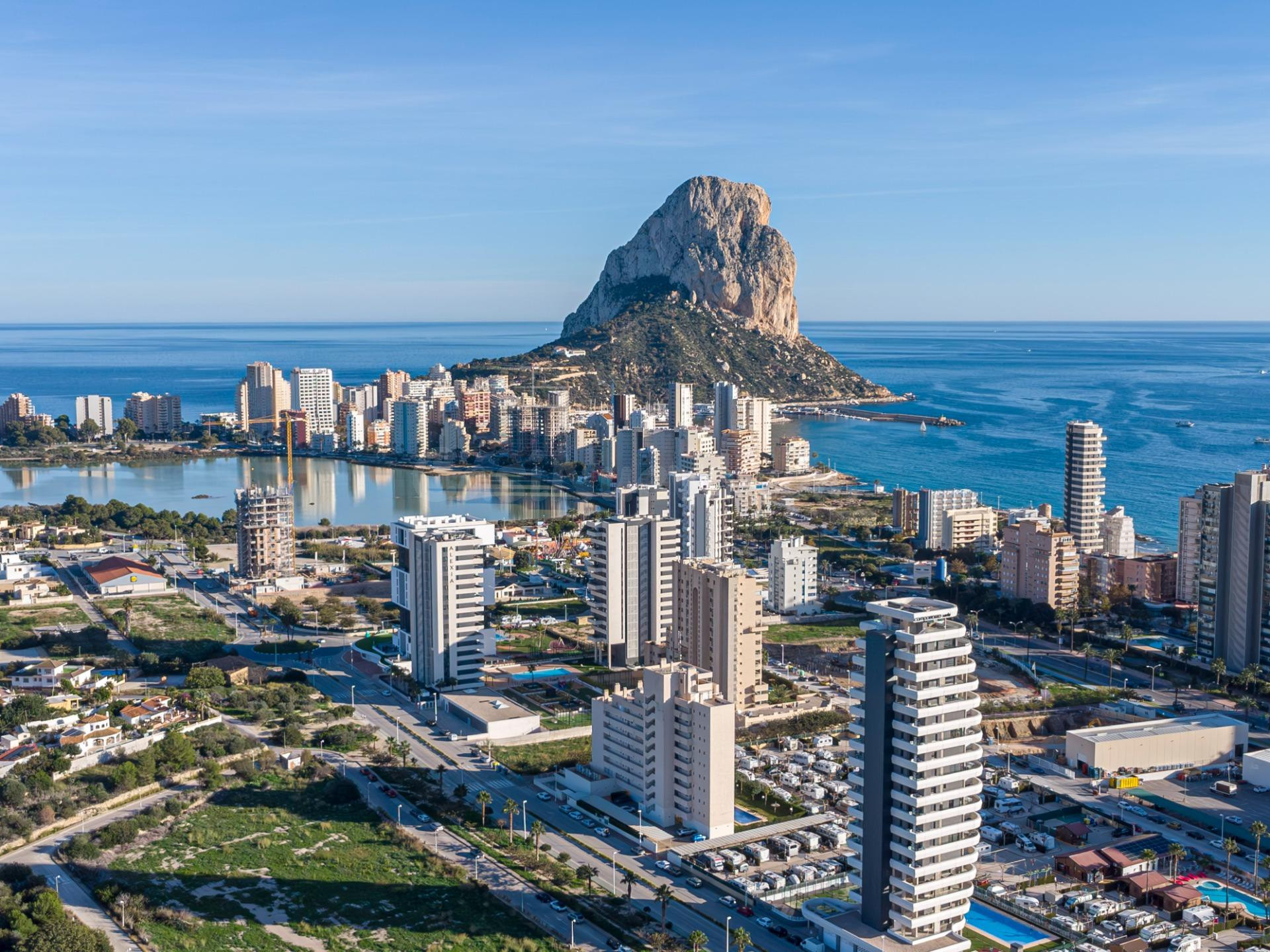 Moderno apartamento nuevo en Calpe con 3 dormitorios y 153 m2
