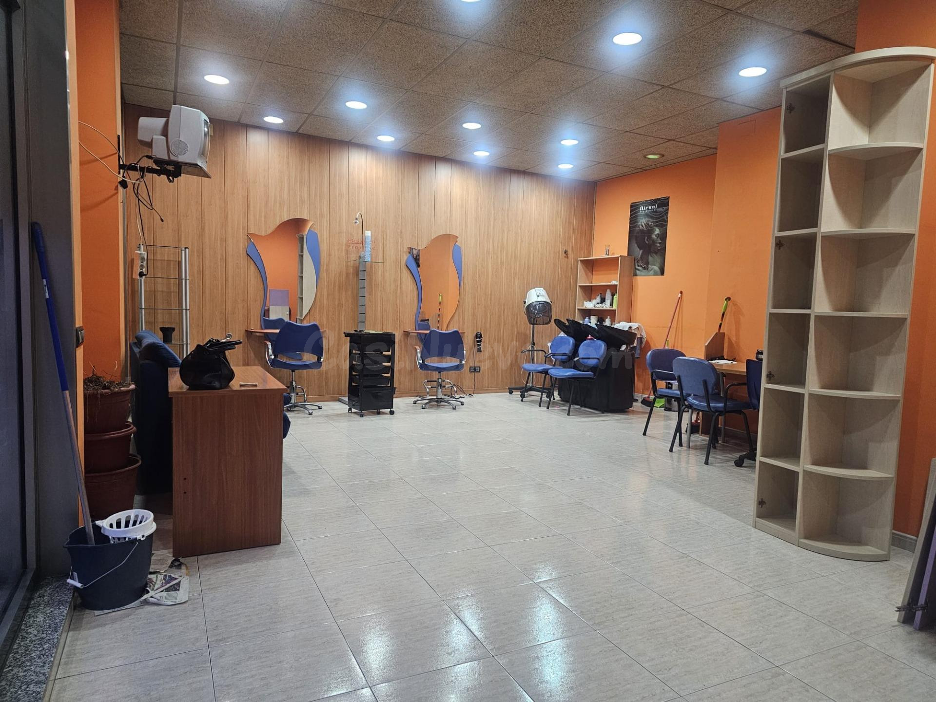 LOCAL DE 60M2 EN CAN COMELLES - foto 4