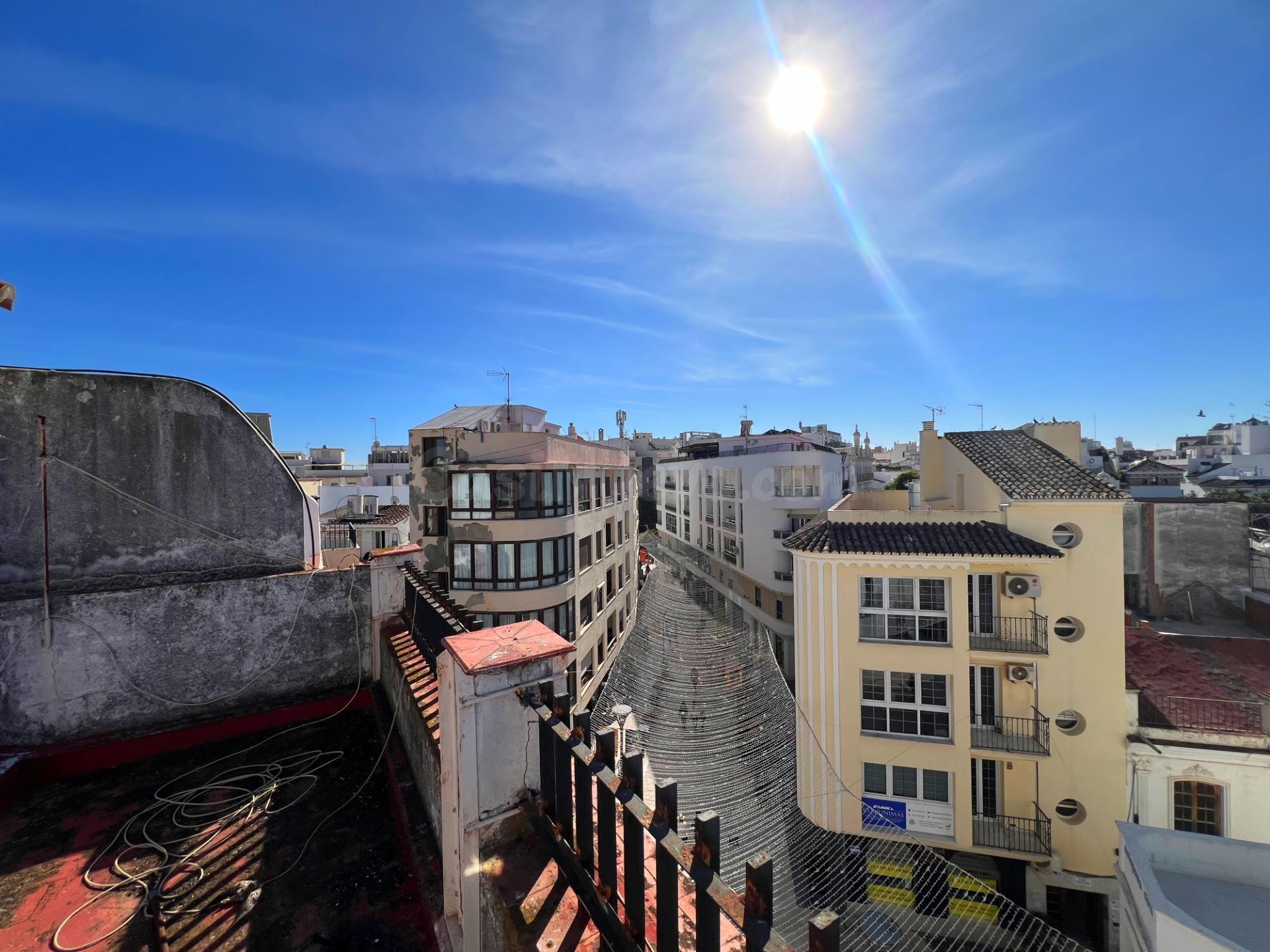 AMPLIO PISO A 150 M DEL MAR ✨