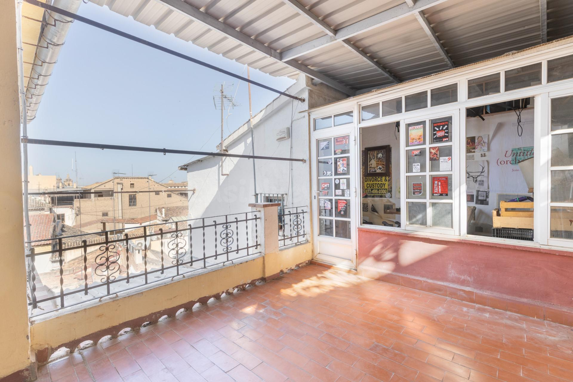 Edificio en venta completo junto a Gran Vía- Bajo Albaicín