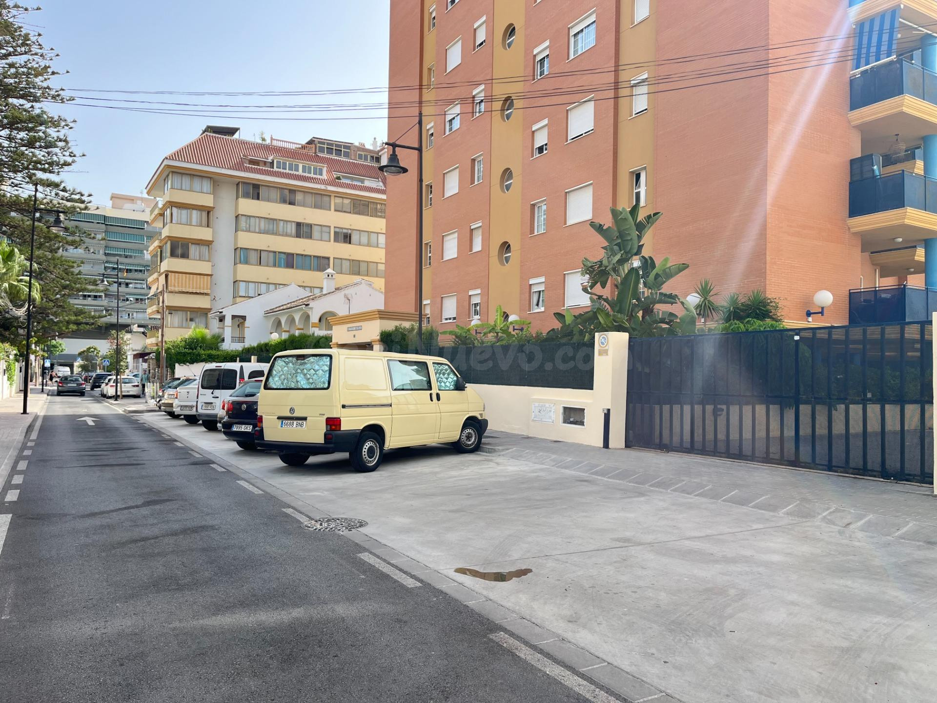 Amplio Garaje en Segunda Línea de Playa en Fuengirola