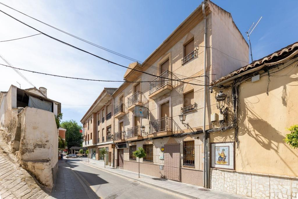 Se Vende o Alquiler con opción compra, Casa en Alhendín con Bar Establecido
