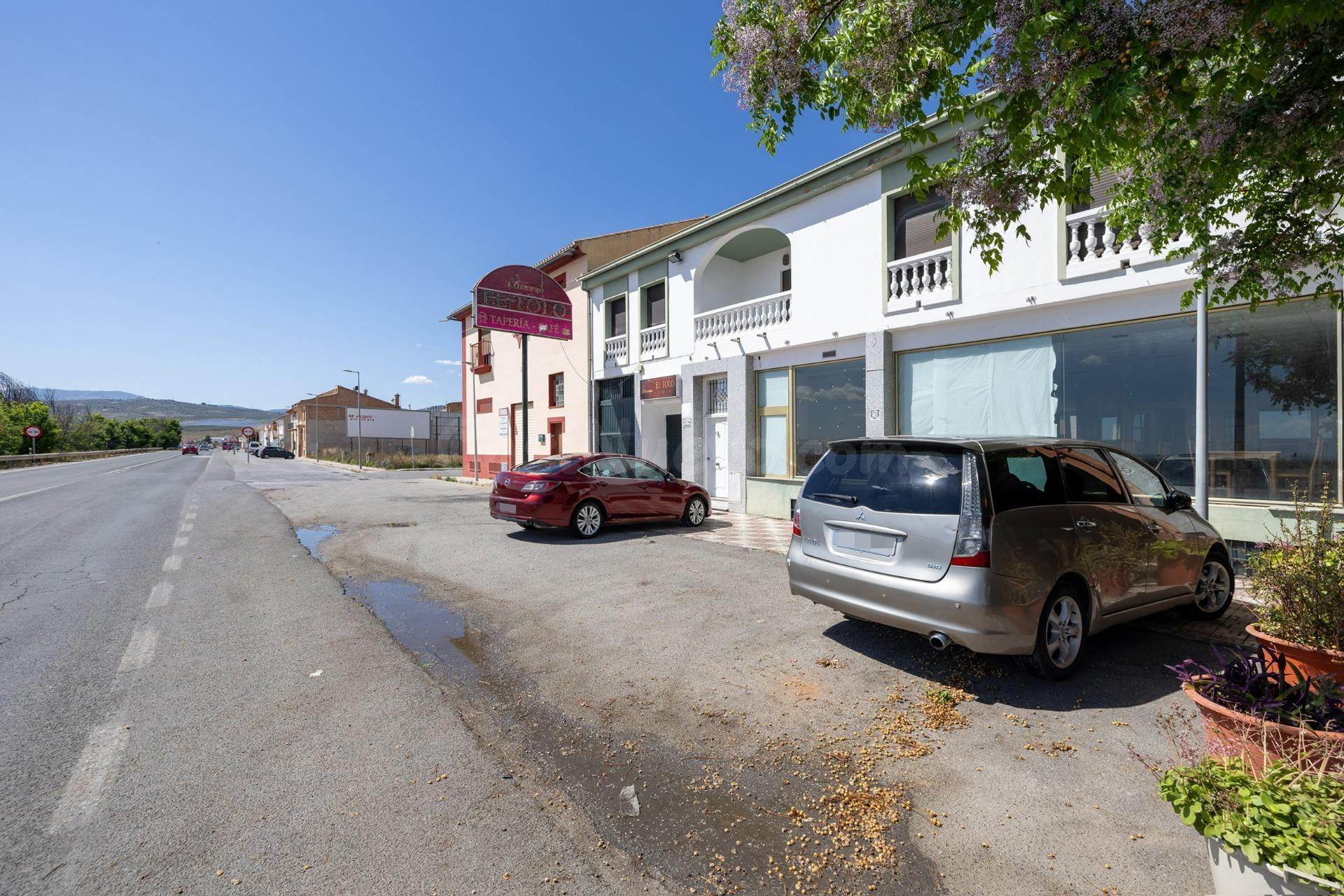 ¡OPORTUNIDAD ÚNICA DE INVERSIÓN! Edificio Multifuncional de 900 m2 en Plena Vega Granadina, en primera línea de carretera!!!.