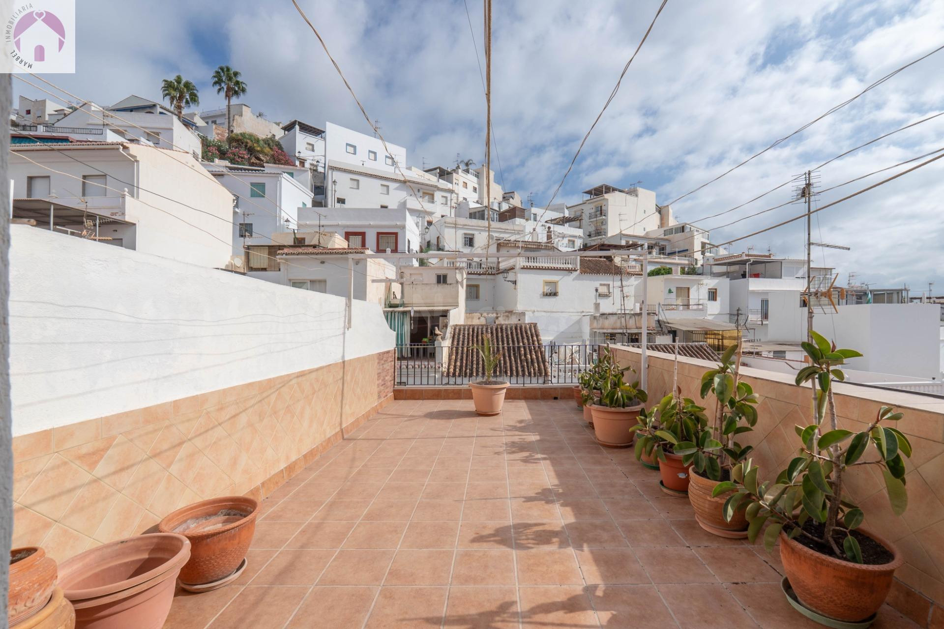 Casa adosada en Salobreña de 3 dormitorios con amplia terraz