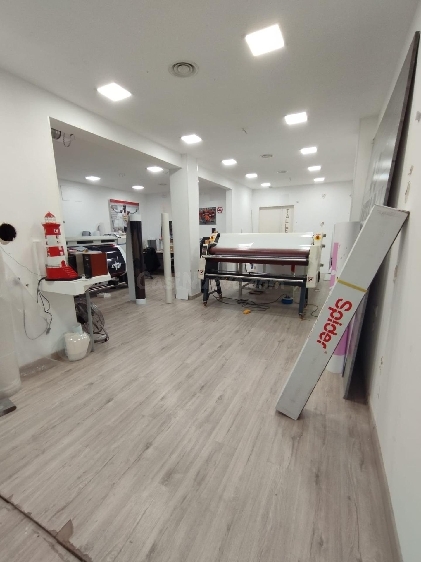 FANTÑSTICO LOCAL COMERCIAL INDUSTRIAL EN CORNELLÑ DEL LLOBREGAT