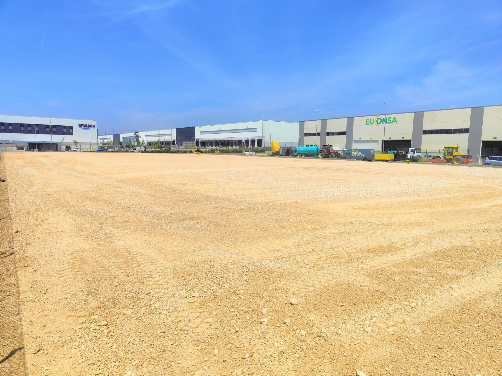 FANTÑSTICO SOLAR INDUSTRIAL EN ALQUILER EN P.I. CONSTANTÑ