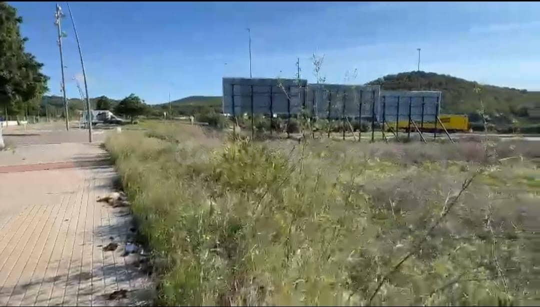 SOLAR EN LA ENTRADA DEL PARC EMPRESARIAL DE CALAFELL