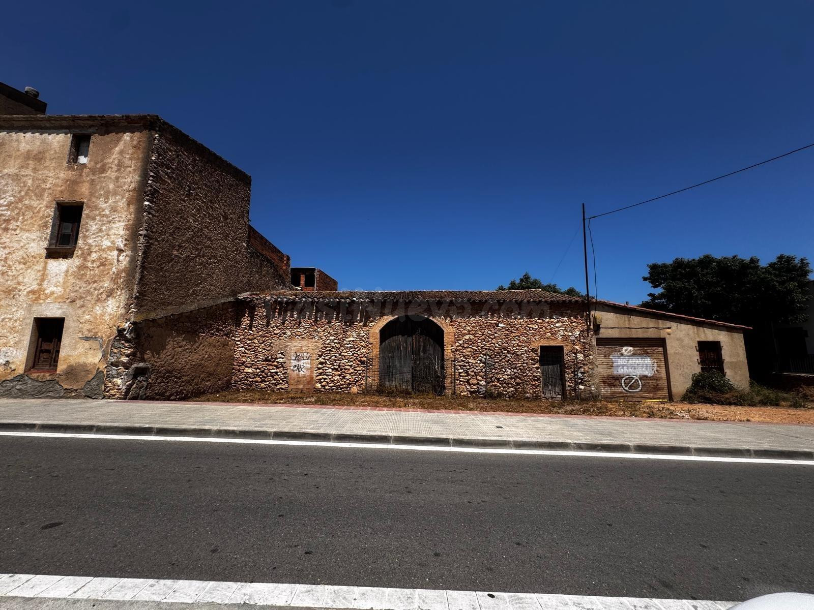 SOLAR URBANO EN EL CENTRO DE LLORENÑ DEL PENEDÑS