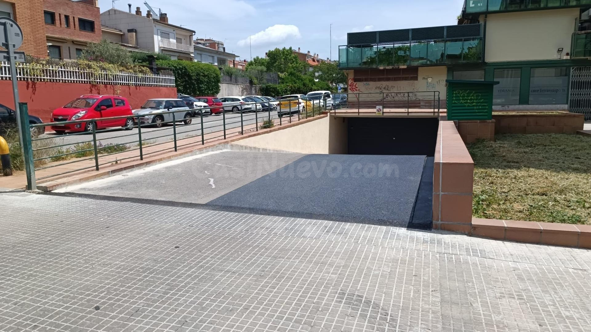 PLAZA DE PARQUING PARA COCHE MEDIANO /PEQUEÑO