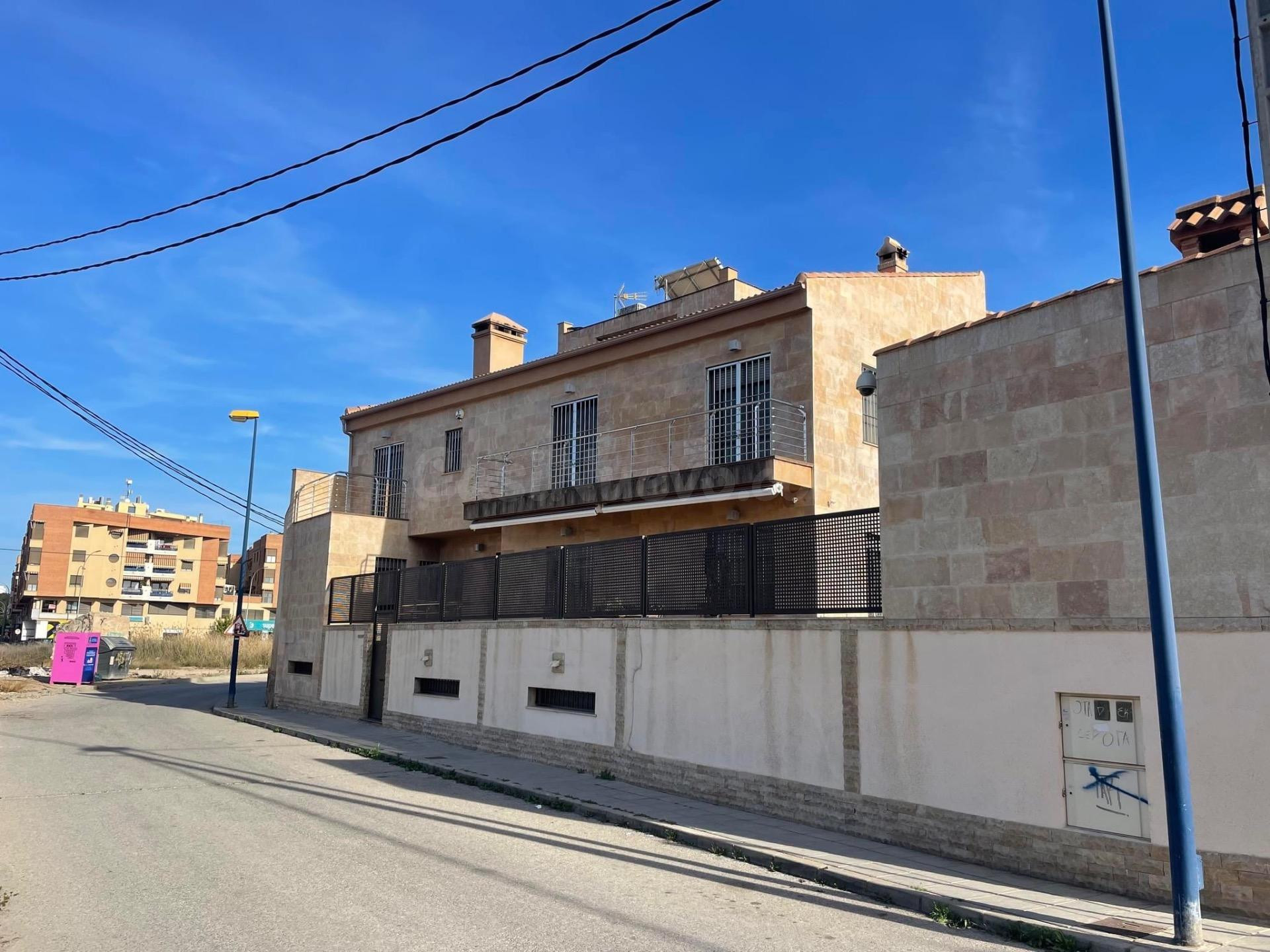 Espectacular chalet con piscina en orihuela centro