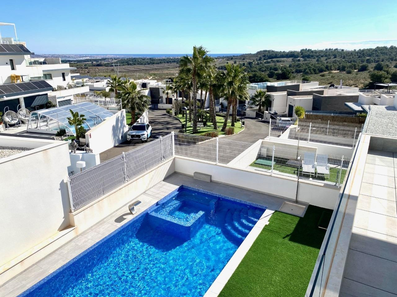 VILLA CON 8 DORMITORIOS, 8 BAÑOS Y PISCINA PRIVADA EN SAN MIGUEL DE SALINAS. Propiedad exclusiva en