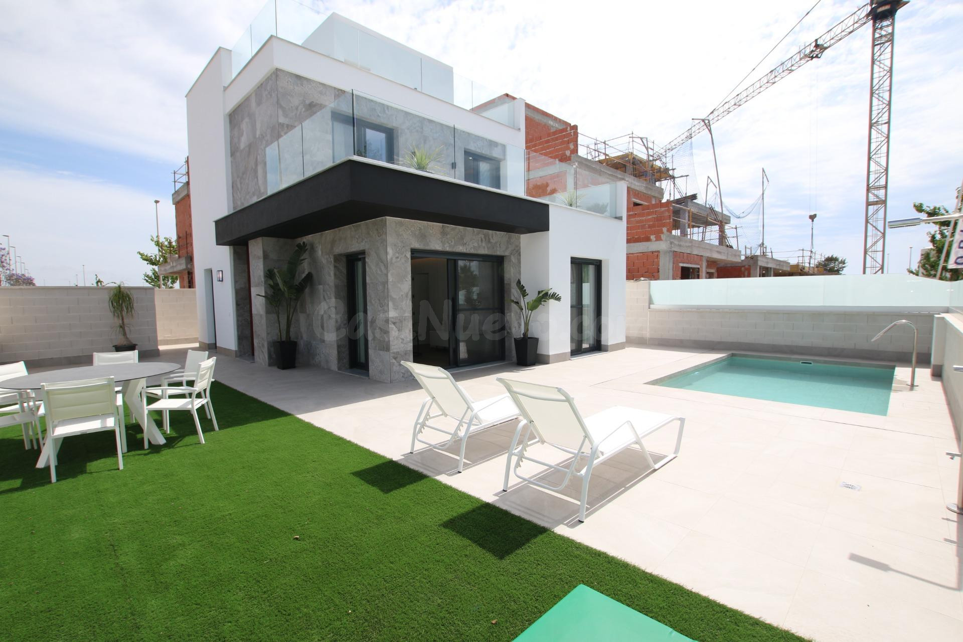 SOL8VIDAL VENDE RESIDENCIAL DE 15 VIVIENDAS UNIFAMILIARES CON PISCINA EN PILAR DE LA HORADADA