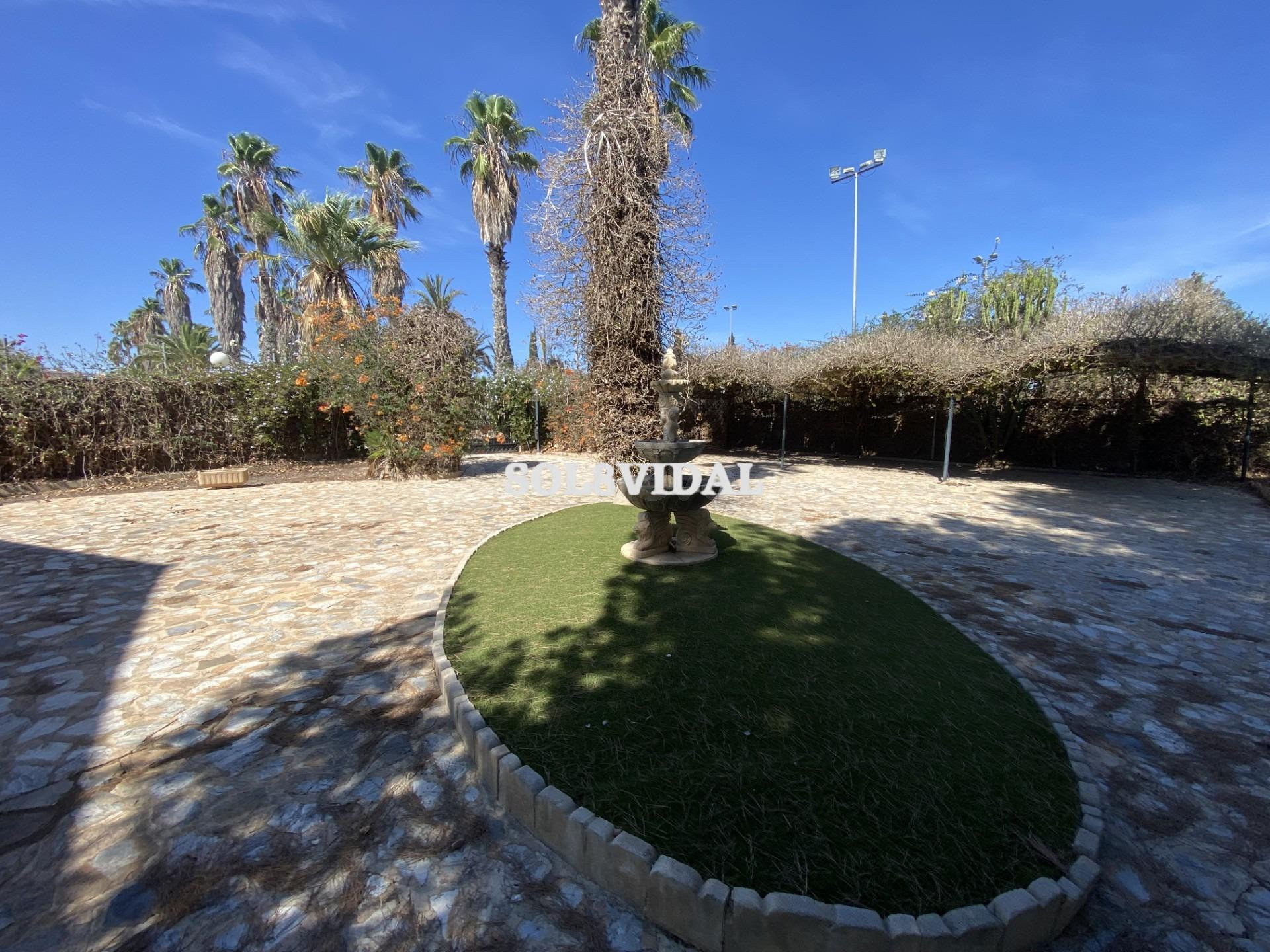 SOL8VIDAL ALQUILA CHALET LUJOSO EN VILLA MARTIN