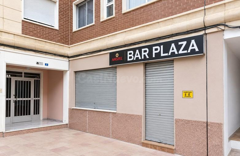 LOCAL COMERCIAL EN JACARILLA, DISPONE DE 132 M2, EN LA AVENIDA PRINCIPAL