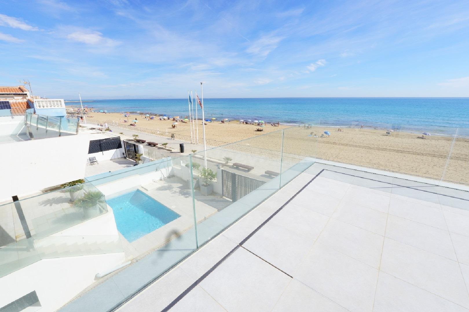 CHALET NUEVO PRIMERA LINEA PLAYA LA MATA