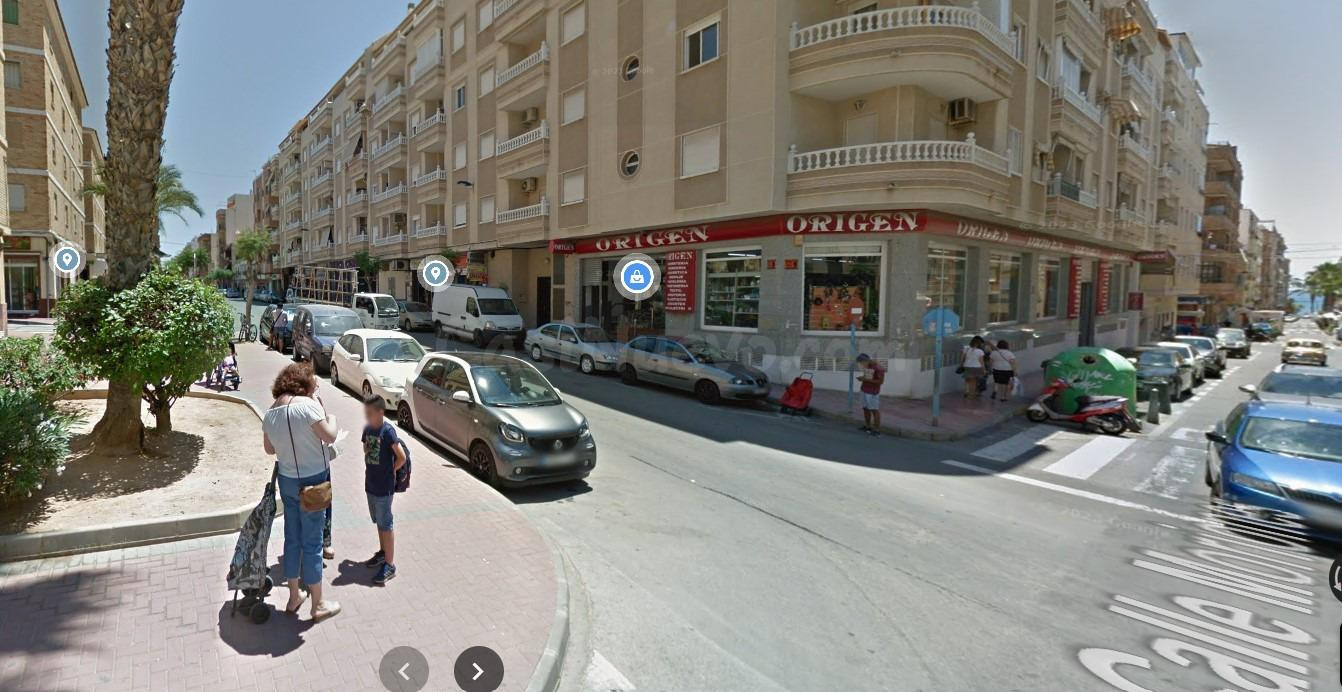 LOCAL EN CALLE CABALLERO DE RODAS EN TORREVIEJA. PROPIEDAD EN ESQUINA EN LA CALLE PRINCIPAL Y COMERC