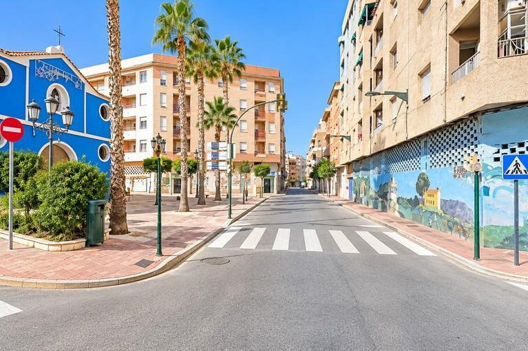 LOCAL COMERCIAL EN LA CALLE MAYOR, FRENTE A LA PLAZA SAN ROQUE. DISPONE DE 314 M2