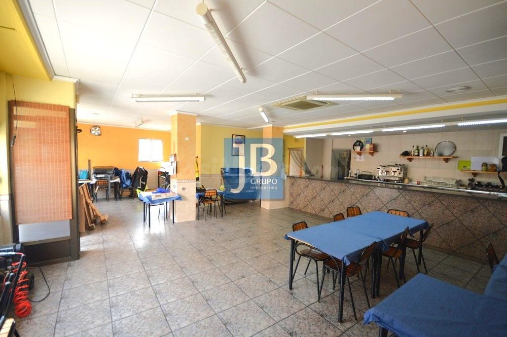 Local con posibilidad de hacer vivienda - foto 3