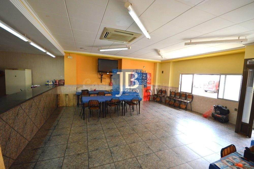 Local con posibilidad de hacer vivienda - foto 5
